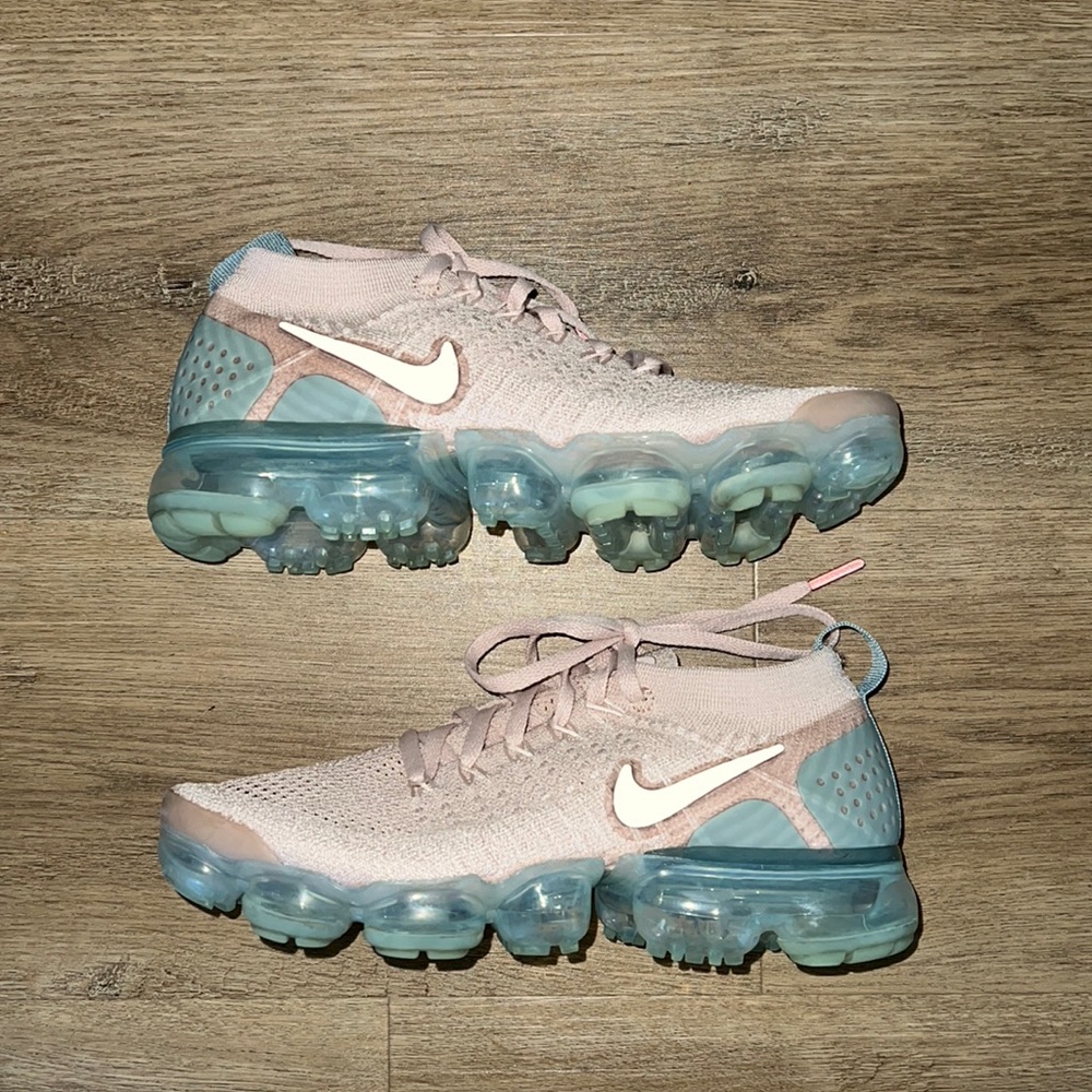 NIKE VAPOR MAX SIZE 7.5 WOMENS